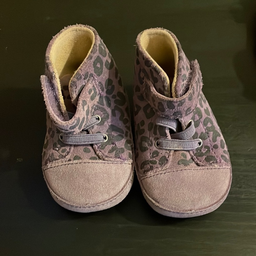Baby ugg